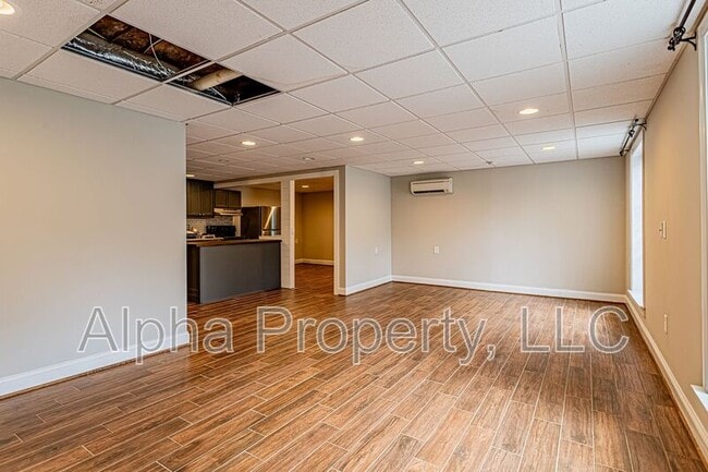 Building Photo - 314 S Plainview Dr