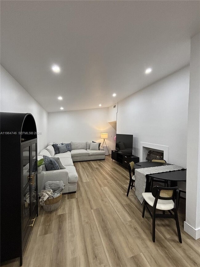 Foto del edificio - 225 Pocatella St