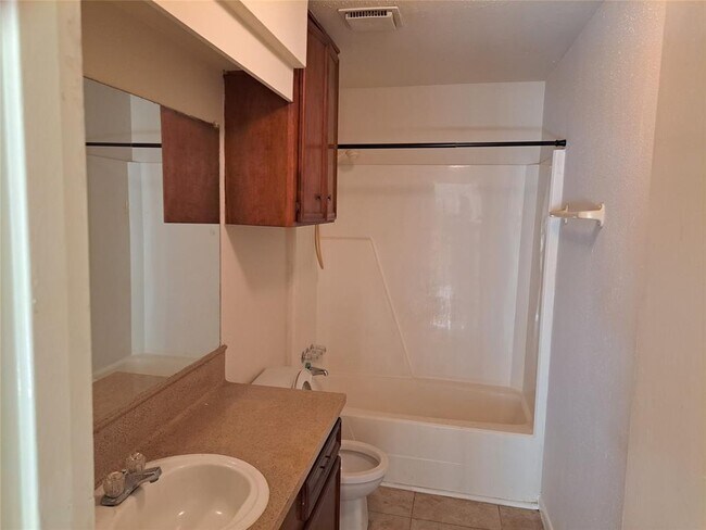 Building Photo - 6827 Songbrook Dr