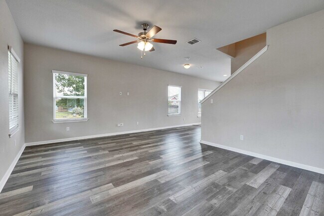 Foto del edificio - 3 Bedroom Home on Corner Lot - One Month FREE