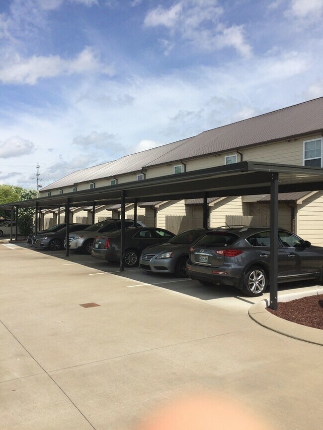 Covered Parking 2 cars - 531 Dill Ln