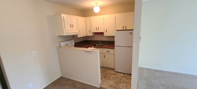 Building Photo - 1006 Tolmie Ave