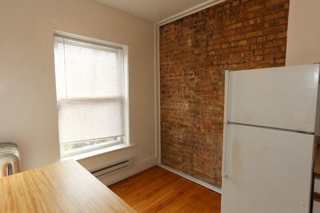 Building Photo - 944 W Cornelia Ave