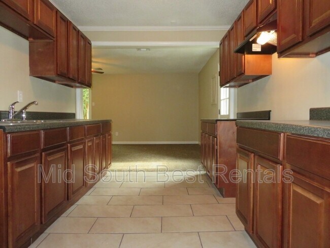 Building Photo - 934 Dawn Dr