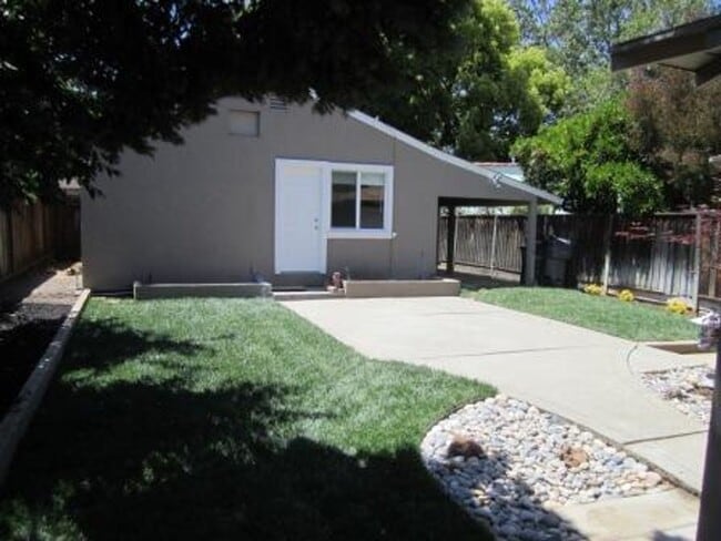 Foto del edificio - CHARMING 3 BEDROOM, 1 BATHROOM HOME IN DOW...
