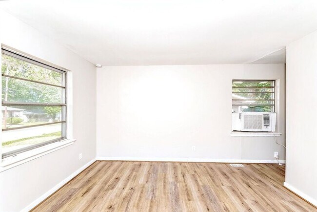Building Photo - 1645 18th Way SW