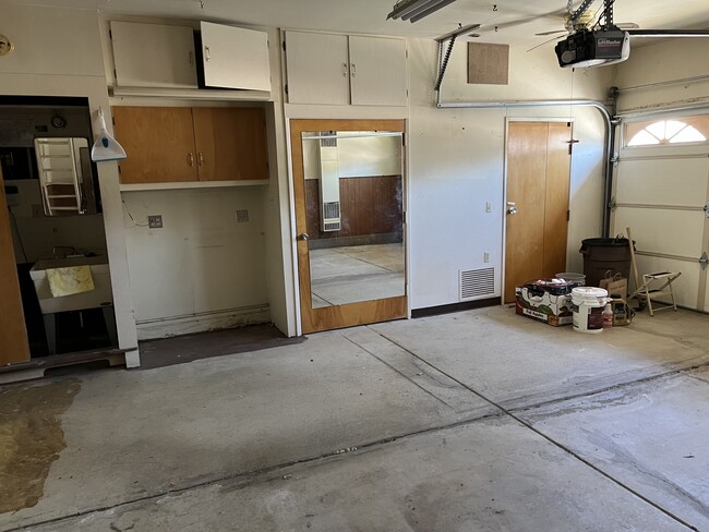 Storage in garage - 733 Rosemary Ct