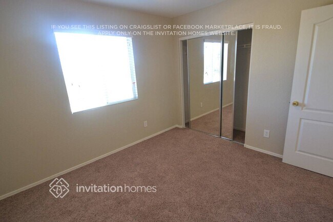 Foto del edificio - 1407 E Mobile Ln