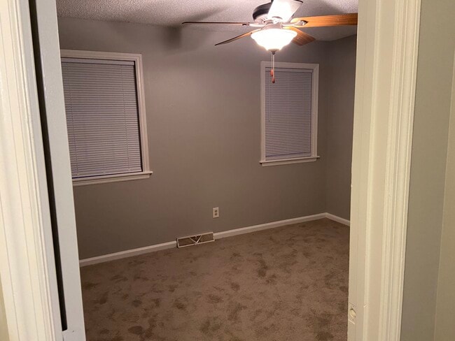 Building Photo - 104 Kimeran Ln