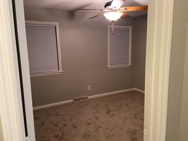 Foto del edificio - 104 Kimeran Ln