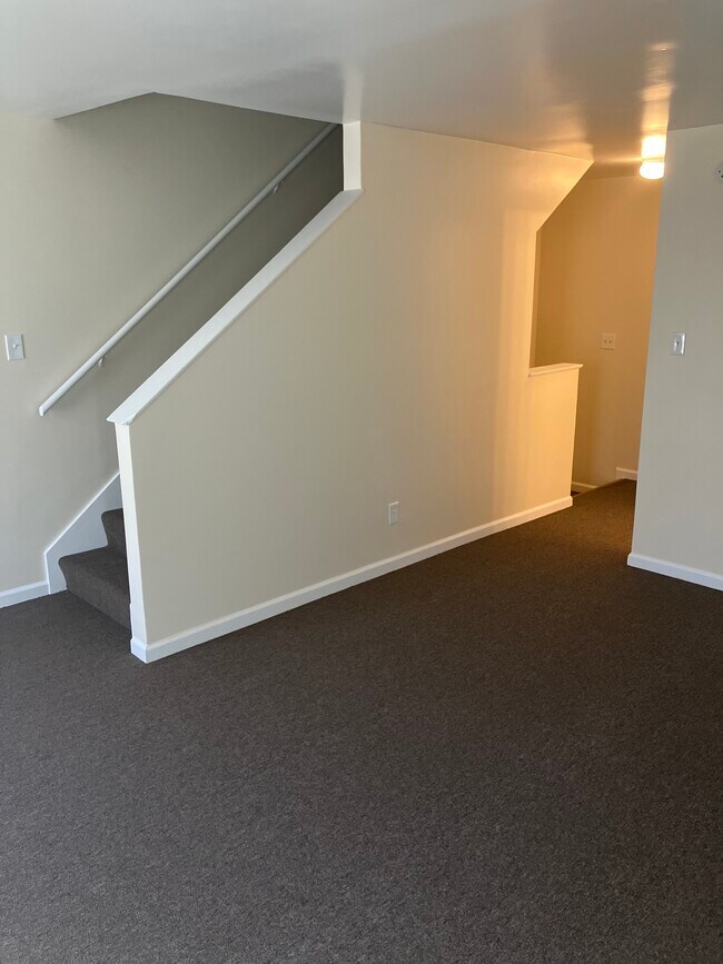 Townhome living room - College Hill Apartments