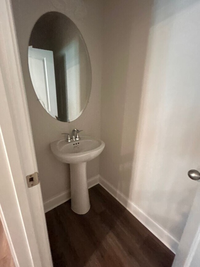 Building Photo - Townhome