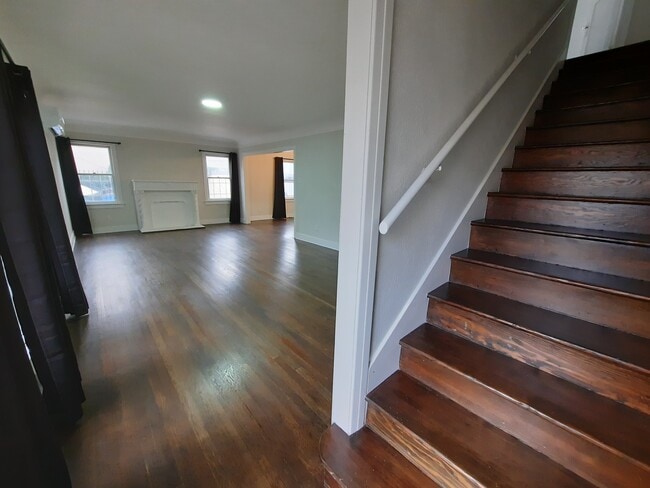Foto del edificio - 617 N Sycamore Ave