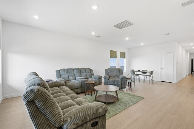 Foto del edificio - 647 Fisher Ln