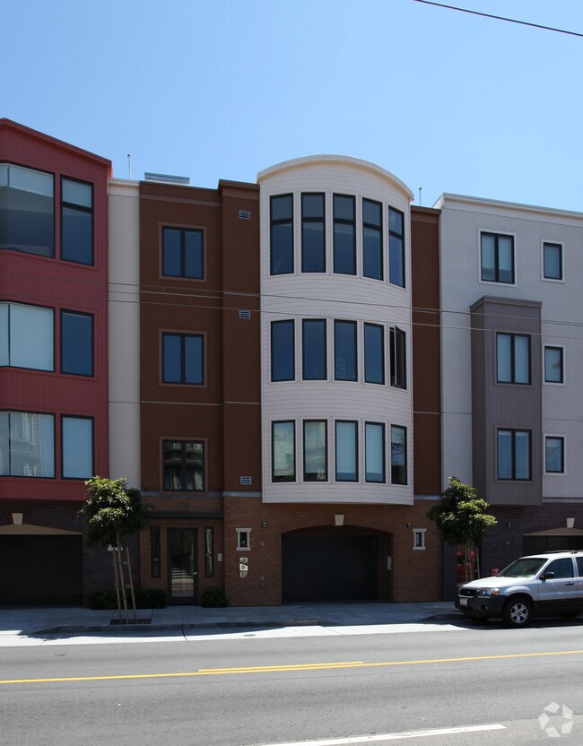 Primary Photo - 899 N Point St