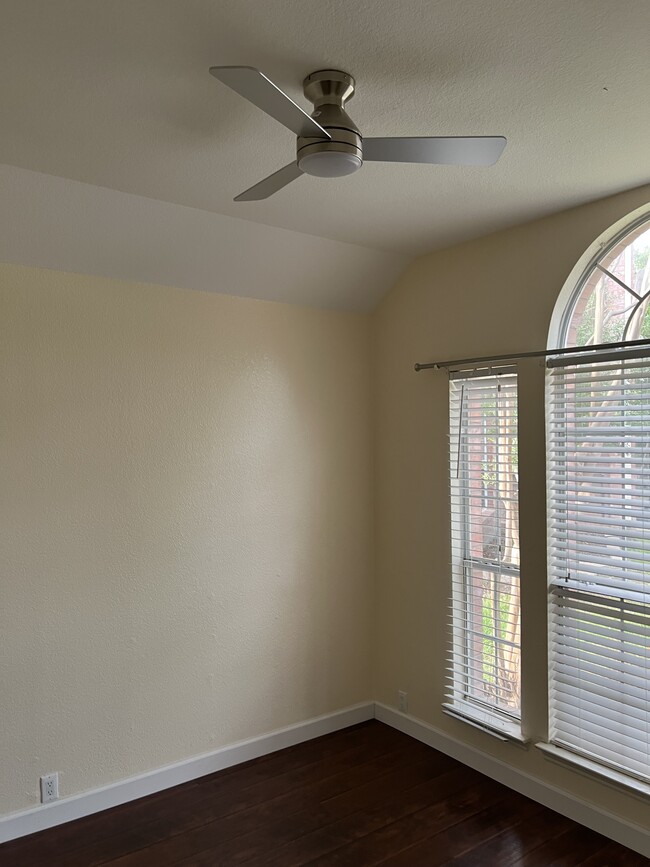 Building Photo - 2220 Tralee Cir