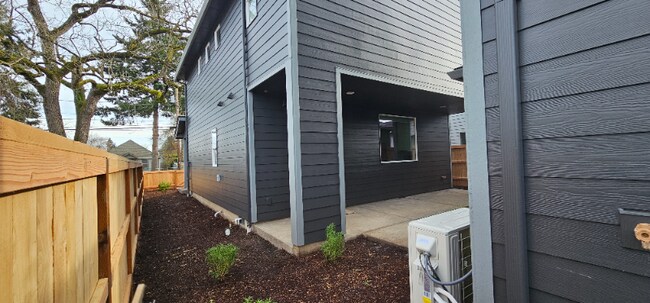 Foto del edificio - 877 Park Ave NE