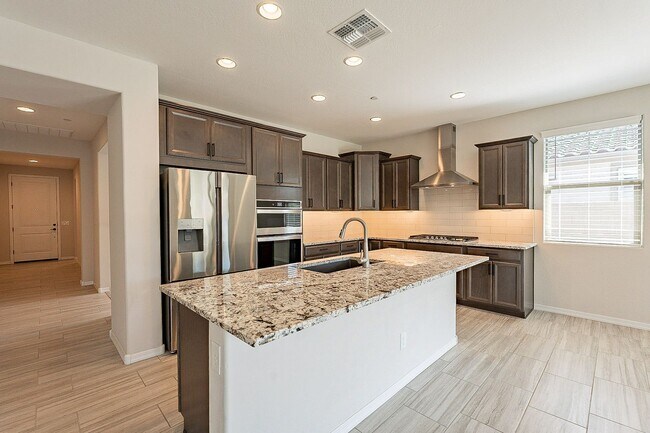 Building Photo - New Build 2023 Beautifully Updated