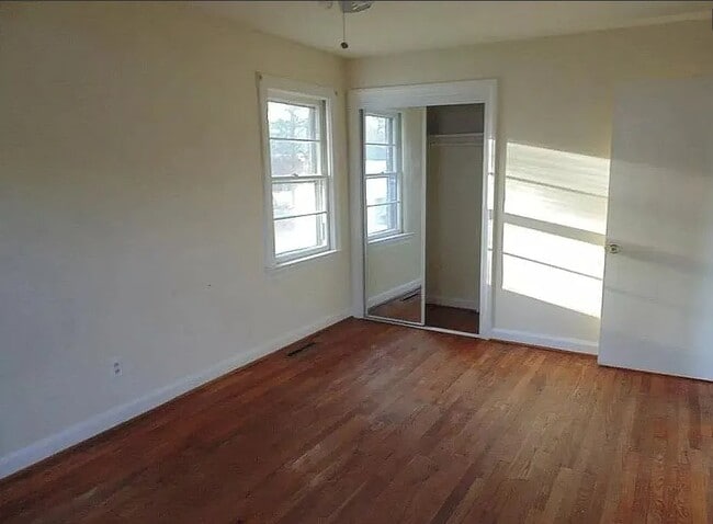 Foto del edificio - 810 S Commerce St