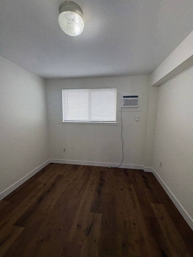 Building Photo - 1621 Sacramento Ave