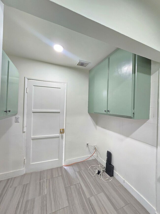 Foto del edificio - 8154 Potter Ave