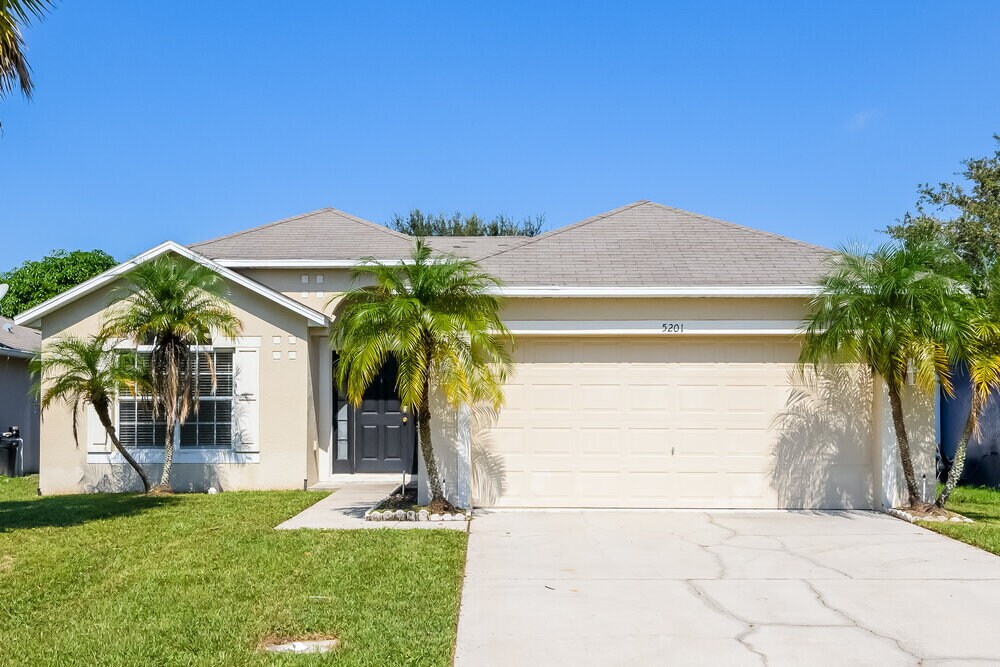 Foto principal - 5201 Silver Thistle Ln