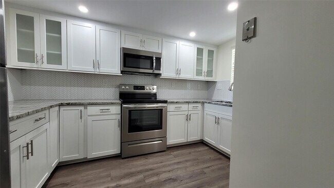 Building Photo - 3100 W Rolling Hills Cir