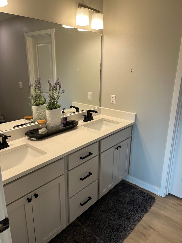 Foto principal - 1108 Westview Dr