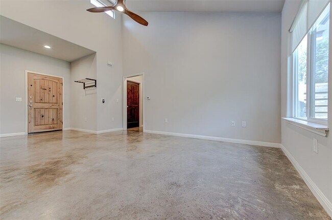 Foto del edificio - 1123 Walton Ln