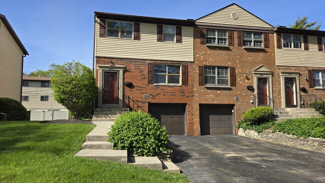 Building Photo - 2844 Petzinger Rd
