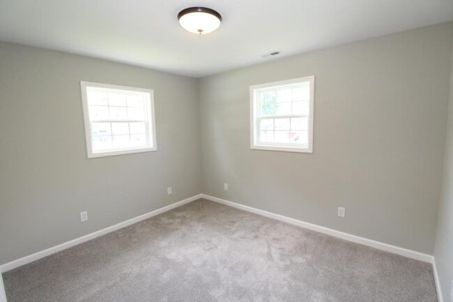 Building Photo - 1312 Haun Dr SW