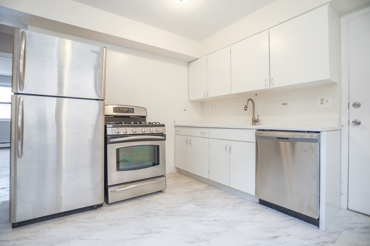 Foto principal - 1654 W Pratt Blvd