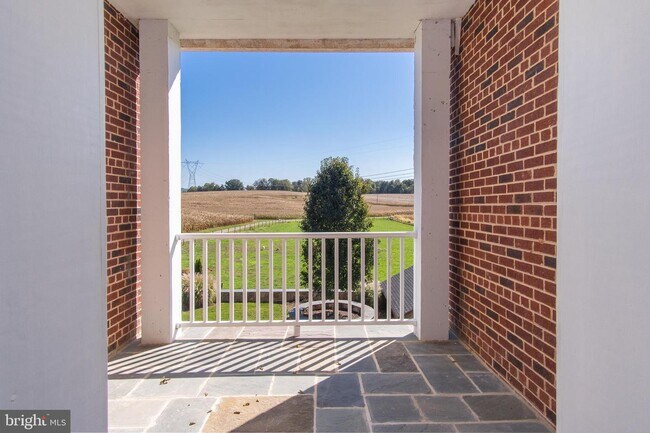 Building Photo - 17760 Bakersville Rd