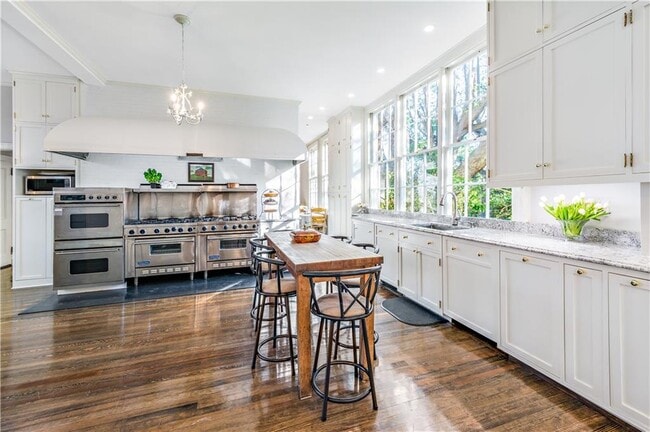 Building Photo - 115 Narragansett Ave