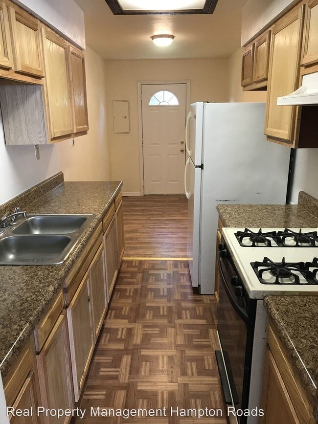 Building Photo - 3 br, 1 bath House - 19 Carver Circle