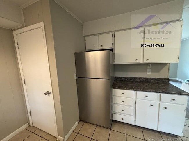 Building Photo - 4208 S Dowfield Dr