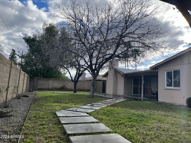 Building Photo - 8609 N 16th Ave