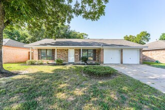 Building Photo - 7015 Pine Vista Ln