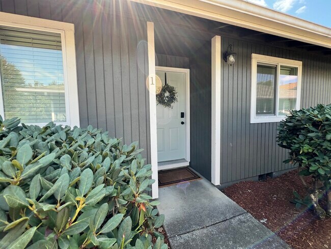 Building Photo - 376 Catron Street North