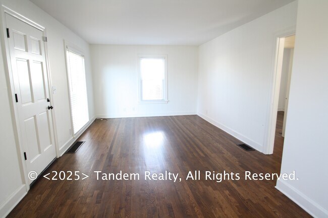 Foto del edificio - 720 Powers Ave