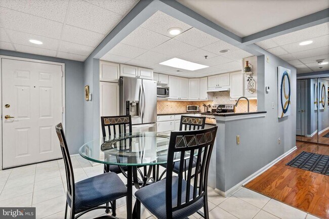 Foto del edificio - 8204 Centennial Station Dr