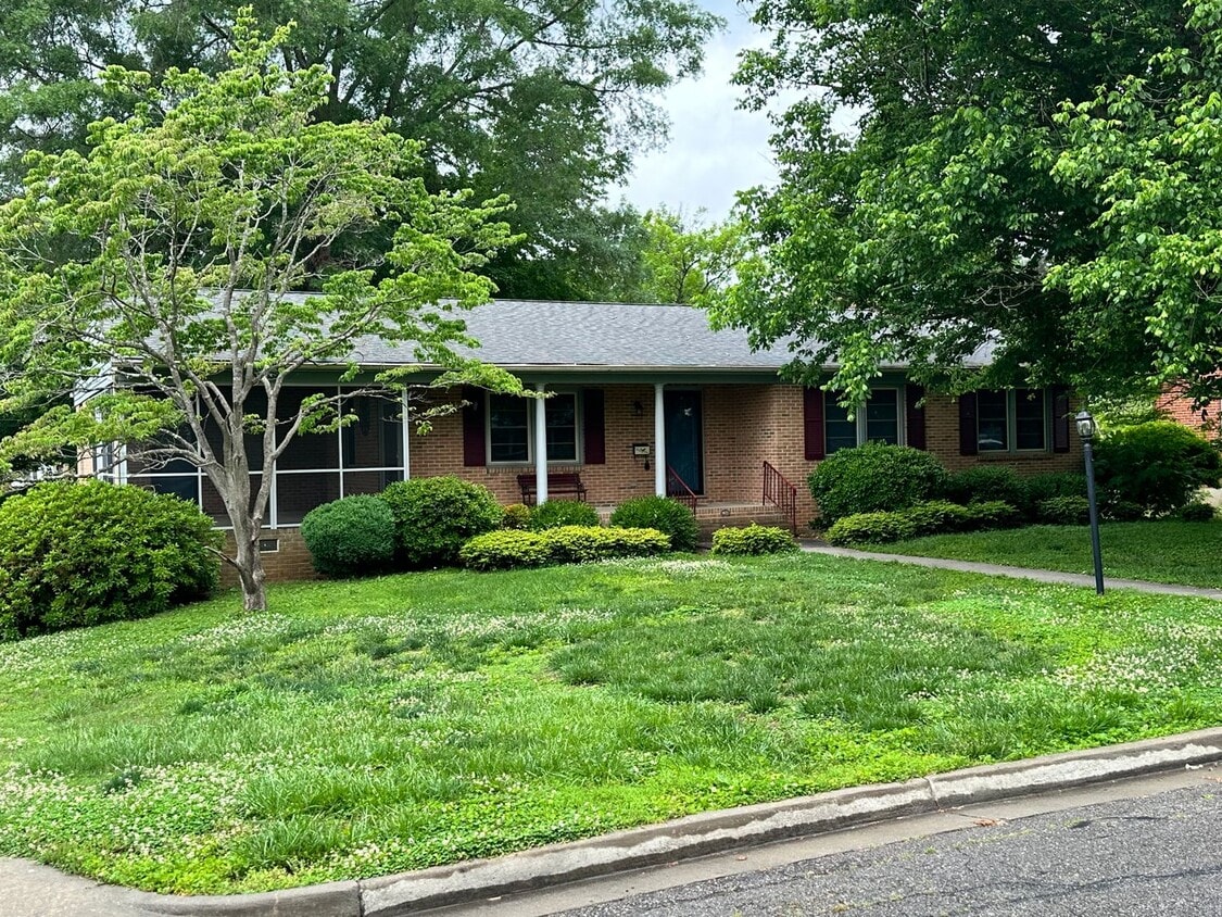 Primary Photo - 3-Bedroom in the Avenues with Full Basement!