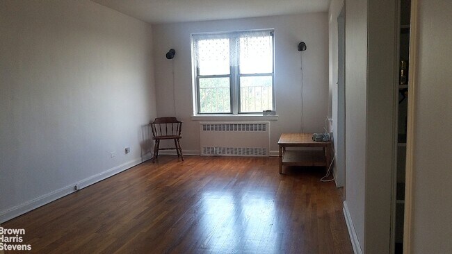 Foto del edificio - Sunny Top Floor Studio
