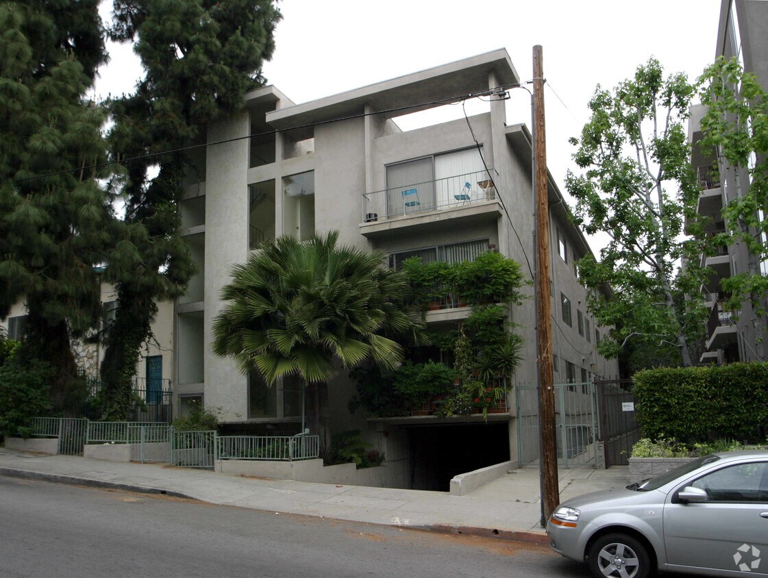 Building Photo - 1626 N Fuller Ave