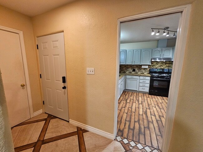 Front door foyer - 4526 W Avenue L10