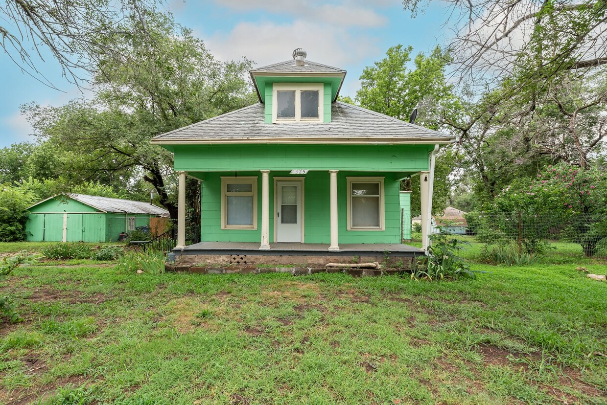 Foto principal - 2 weeks free! Charming 1925 Farm House on ...