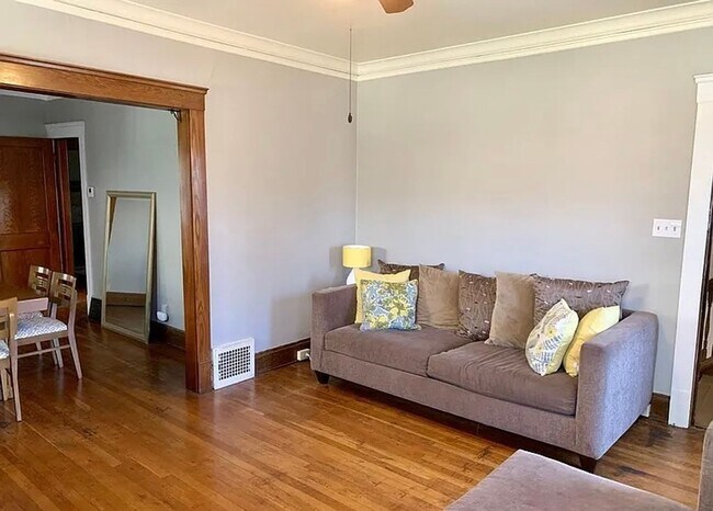 Building Photo - 11710 Buckingham Ave