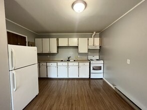 Building Photo - 5 Green Valley Dr