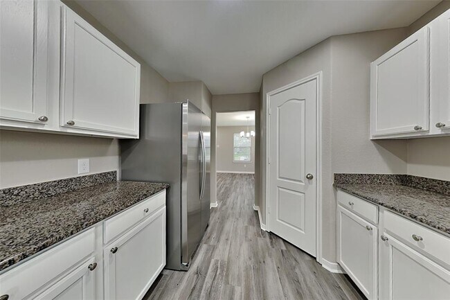 Foto del edificio - 4506 Clemwood Ln
