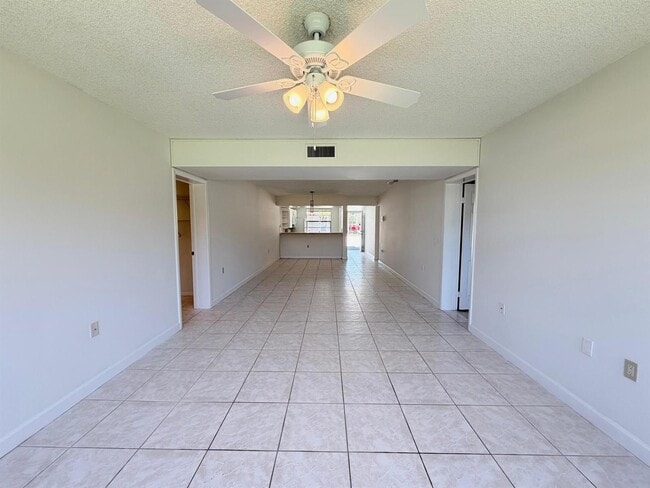 Foto del edificio - 3511 Village Blvd
